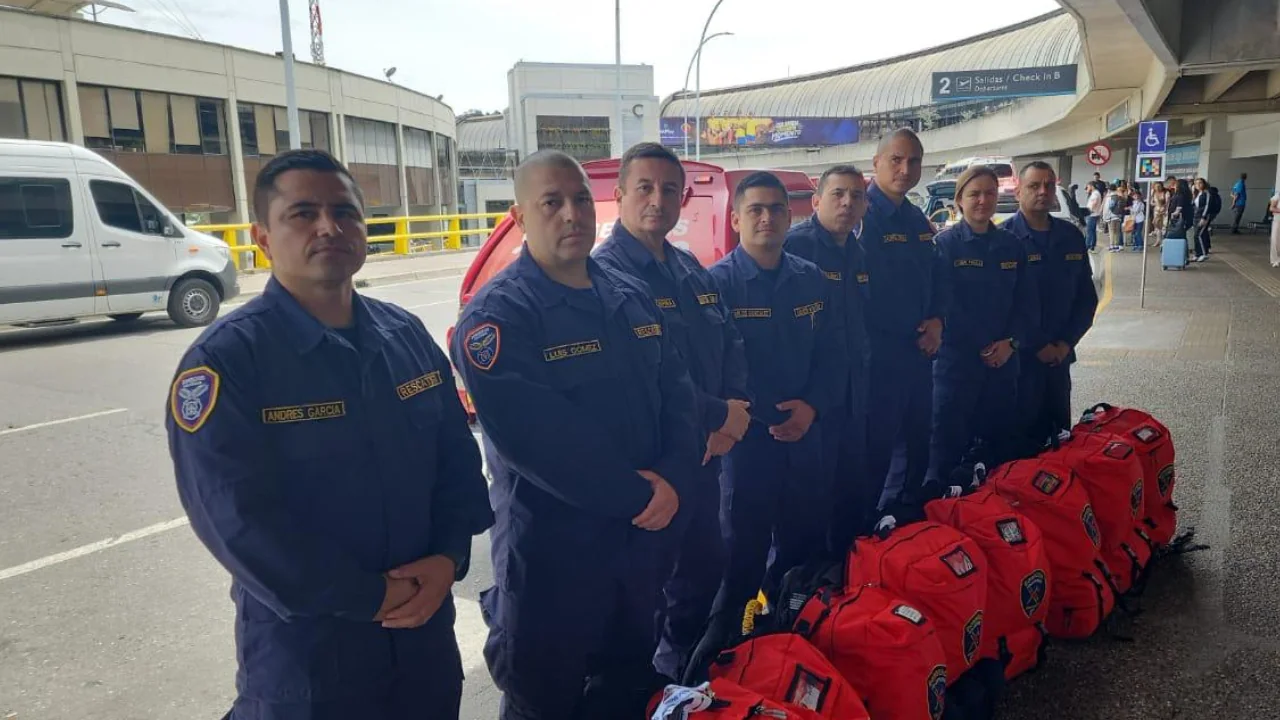 ¡Botas listas y perros rescatistas en camino! Bomberos de Envigado salen rumbo a Venezuela 2 ¡Botas listas y perros rescatistas en camino! Bomberos de Envigado salen rumbo a Venezuela