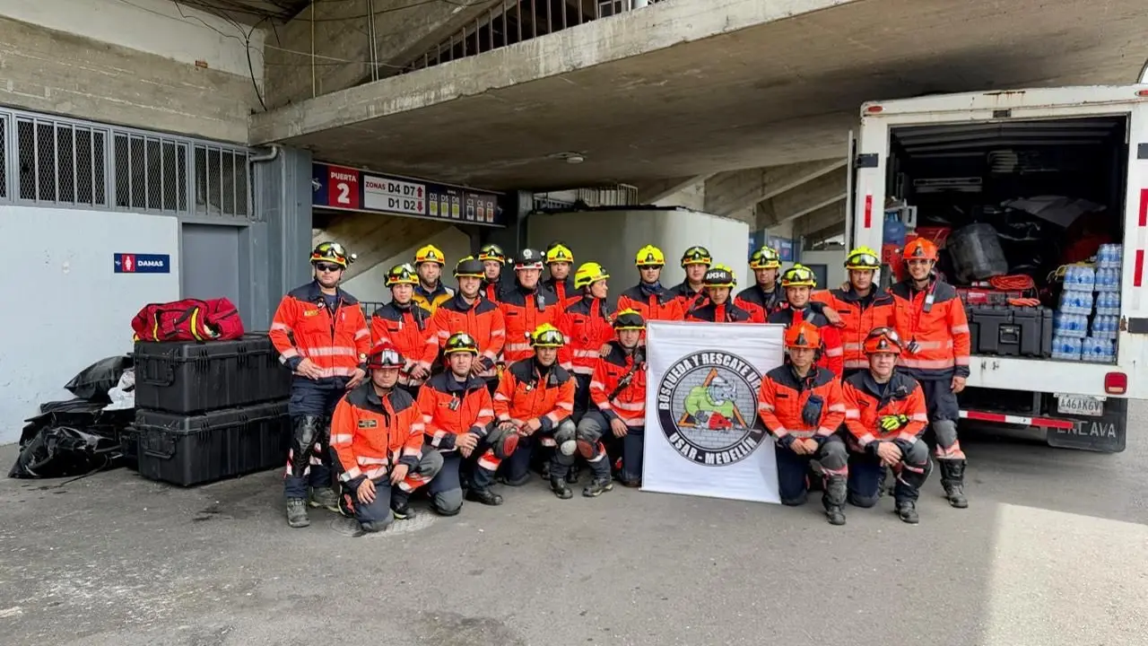 Bomberos medellin ya están instalados en Venezuela e inician las labores de rescate