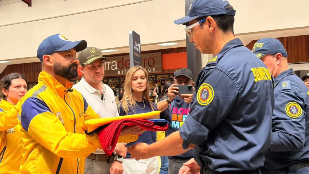 ¡Ya se fueron! Bomberos de Medellín van a Venezuela a salvar vidas tras el terremoto