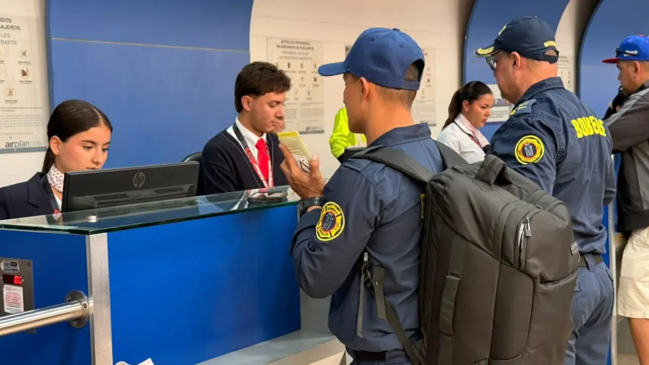 ¡Ya se fueron! Bomberos de Medellín van a Venezuela a salvar vidas tras el terremoto