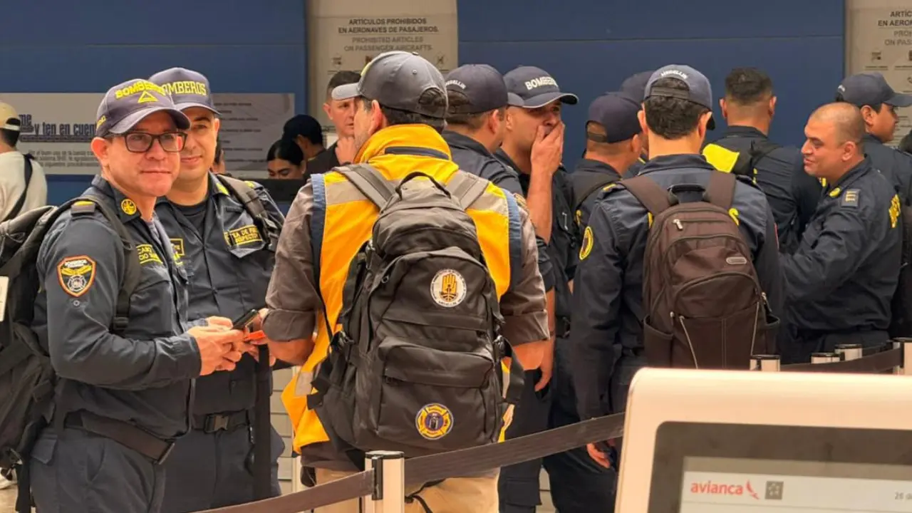 ¡Ya se fueron! Bomberos de Medellín van a Venezuela a salvar vidas tras el terremoto