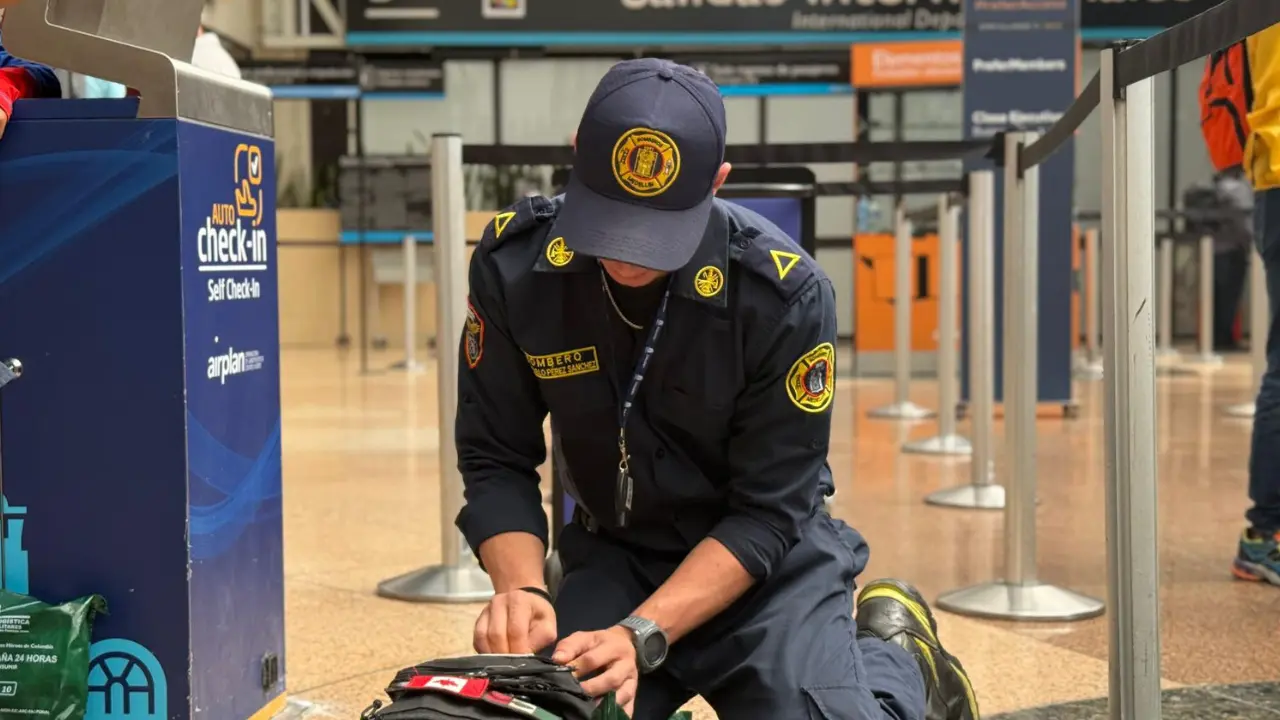¡Ya se fueron! Bomberos de Medellín van a Venezuela a salvar vidas tras el terremoto