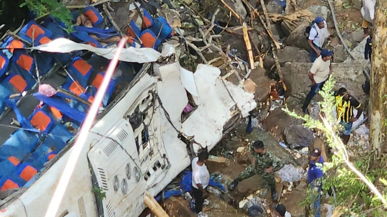 Clavaron a la empresa del bus accidentado que dejó 17 muertos de liceo en Bello: esta es la multa