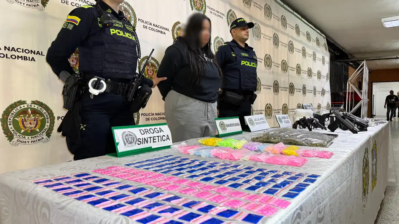 Cayó centro de acopio de La Terraza en Medellín: armas, tusi y más de mil pastillas de droga sintética 1 Cayó centro de acopio de La Terraza en Medellín: armas, tusi y más de mil pastillas de droga sintética