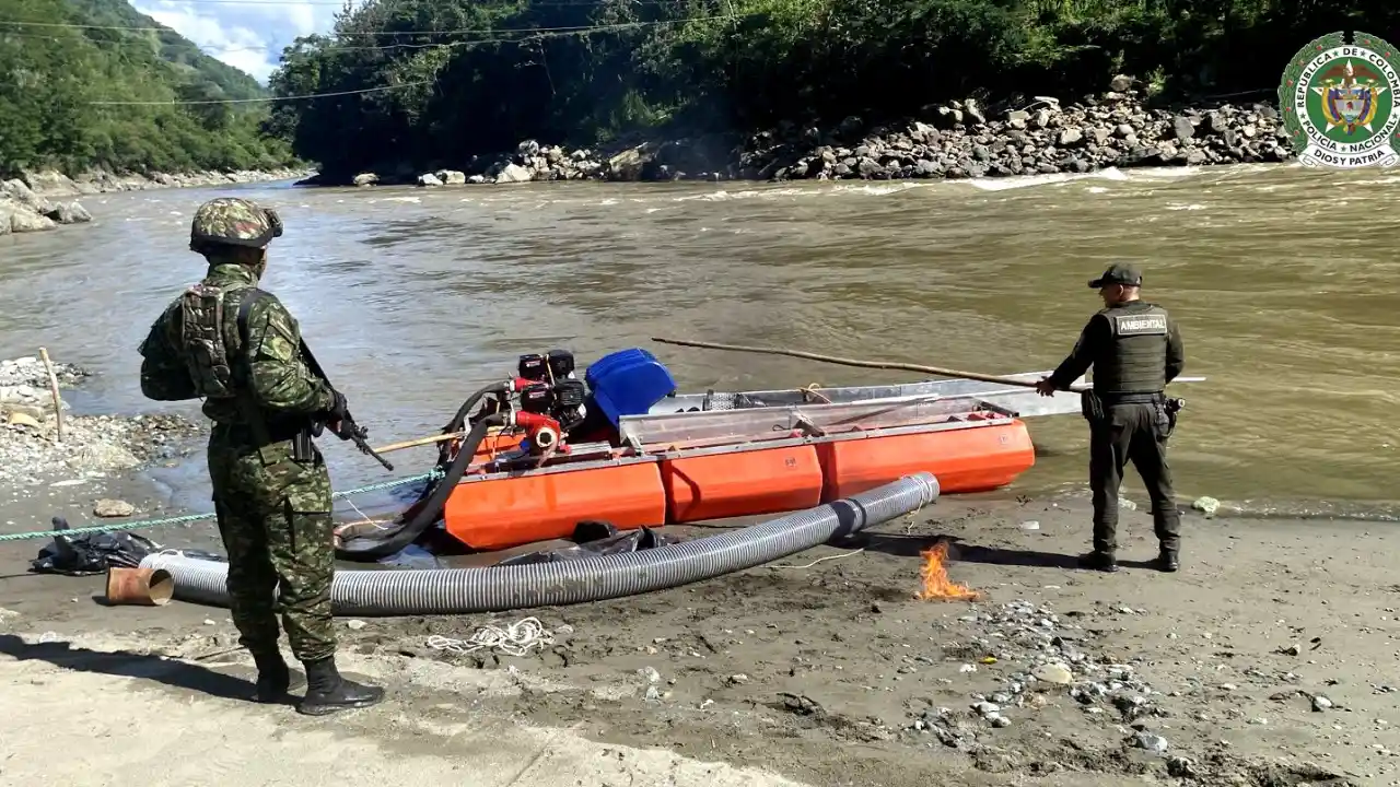 Golpe a los delitos ambientales en Antioquia: incautan animales, destruyen dragas y frenan minería ilegal 2 Golpe a los delitos ambientales en Antioquia: incautan animales, destruyen dragas y frenan minería ilegal