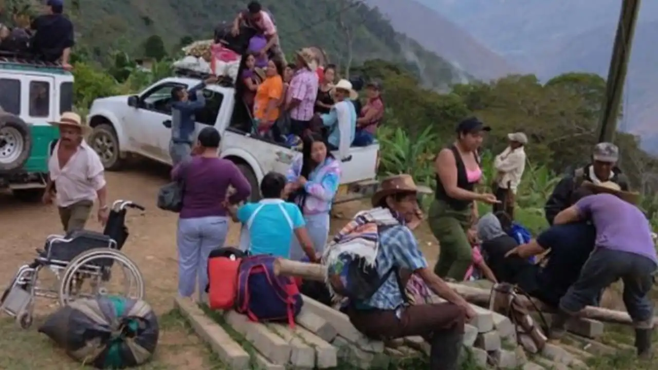 Enfrentamientos entre grupos ilegales generan desplazamiento de familias en Tarazá, Antioquia