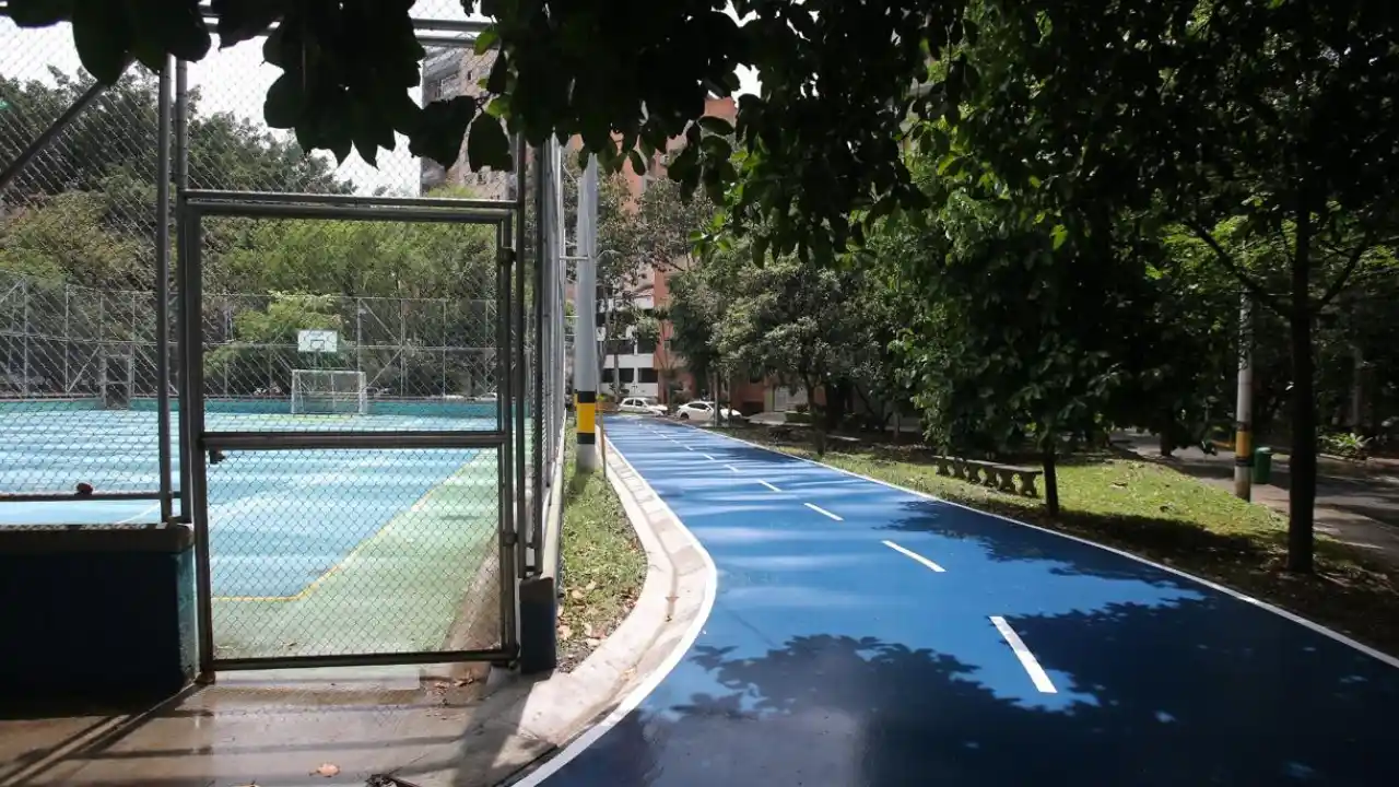 De canchas deterioradas a escenarios renovados: Medellín ya recuperó 410 espacios deportivos 2 De canchas deterioradas a escenarios renovados: Medellín ya recuperó 410 espacios deportivos