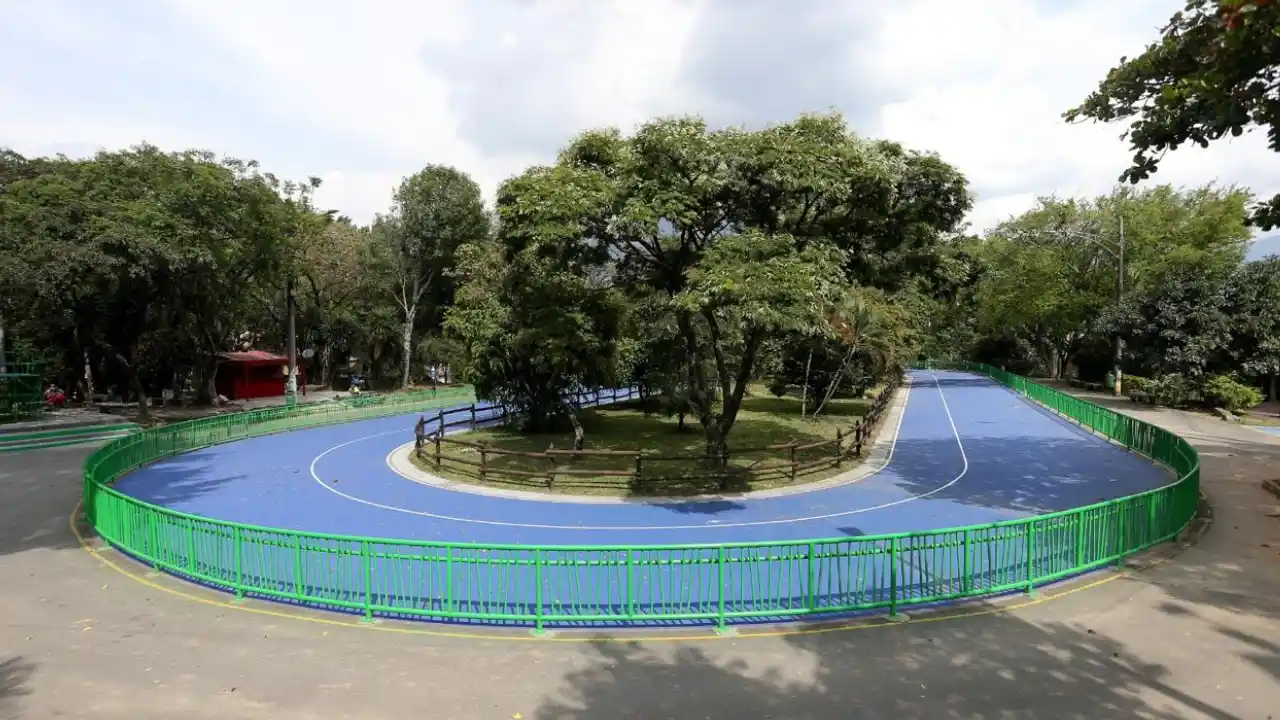 De canchas deterioradas a escenarios renovados: Medellín ya recuperó 410 espacios deportivos 1 De canchas deterioradas a escenarios renovados: Medellín ya recuperó 410 espacios deportivos