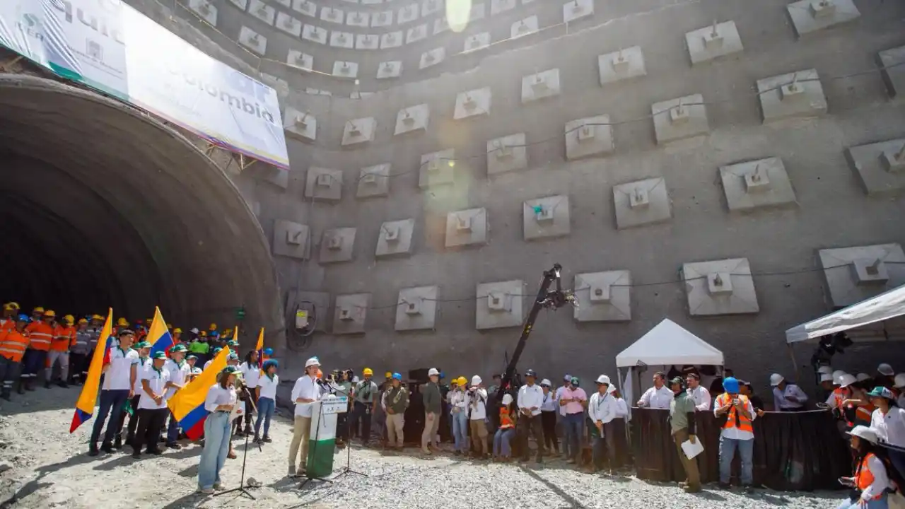 'Esta obra es para Colombia, no solo para Antioquia': Fico Gutiérrez desde el Túnel 0 4 'Esta obra es para Colombia, no solo para Antioquia': Fico Gutiérrez desde el Túnel 0