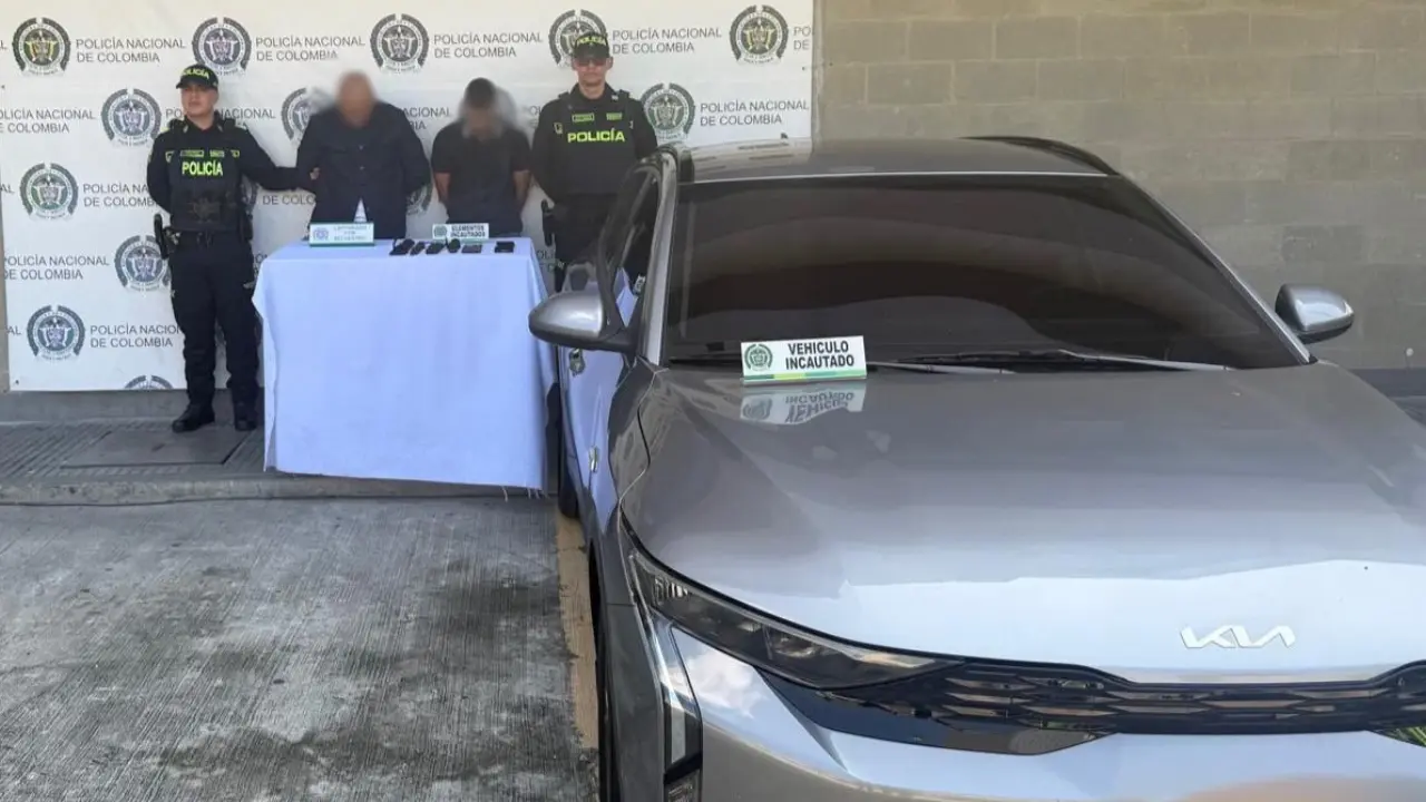 ¡Tremendo susto! Escapó de un intento de secuestro lanzándose de un carro en movimiento en El Poblado 1 ¡Tremendo susto! Escapó de un intento de secuestro lanzándose de un carro en movimiento en El Poblado