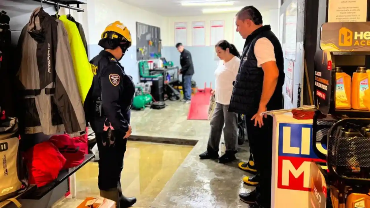 Tremenda creciente de la quebrada puso a correr a los bomberos y dejó a media Marinilla inundada 2 Tremenda creciente de la quebrada puso a correr a los bomberos y dejó a media Marinilla inundada