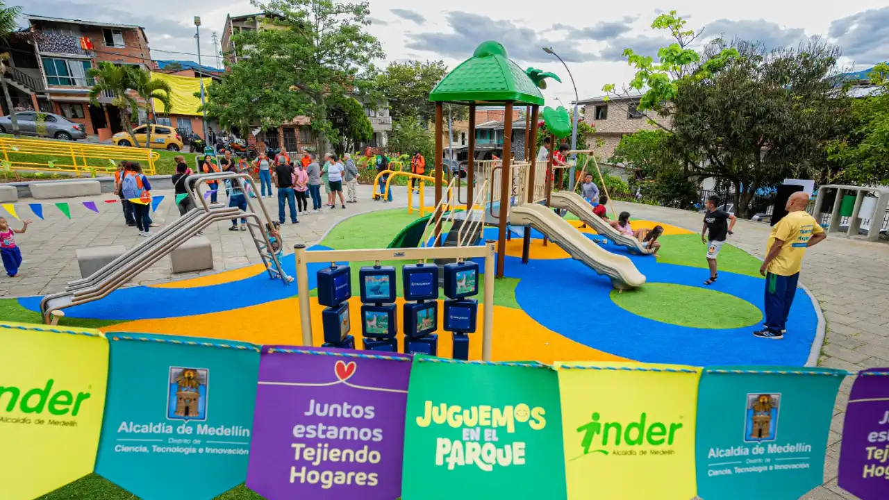 Niñas y niños disfrutan de actividades recreativas en 72 parques de Medellín 3 Niñas y niños disfrutan de actividades recreativas en 72 parques de Medellín