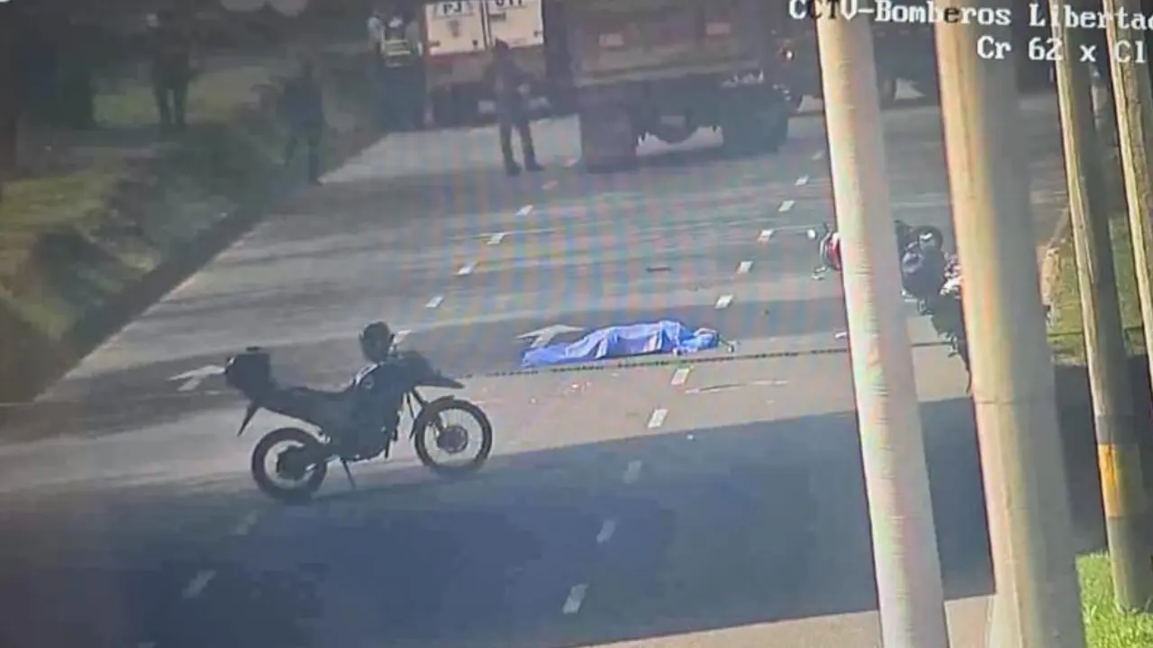 Murió una mujer en trágico accidente que obligó al cierre de la Avenida Regional en Medellín 1 Murió una mujer en trágico accidente que obligó al cierre de la Avenida Regional en Medellín