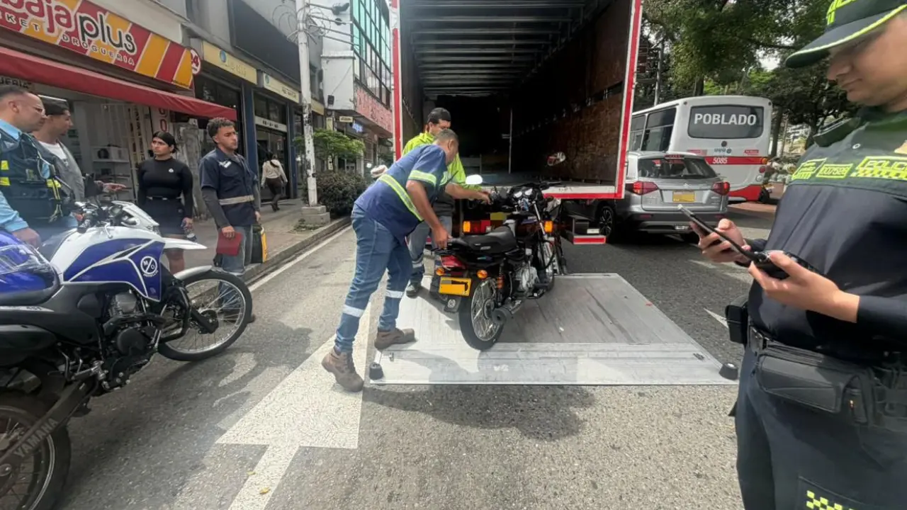 ¡No, qué machista! Detenido y multado un motociclista que atropelló a una mujer durante un conflicto de tránsito