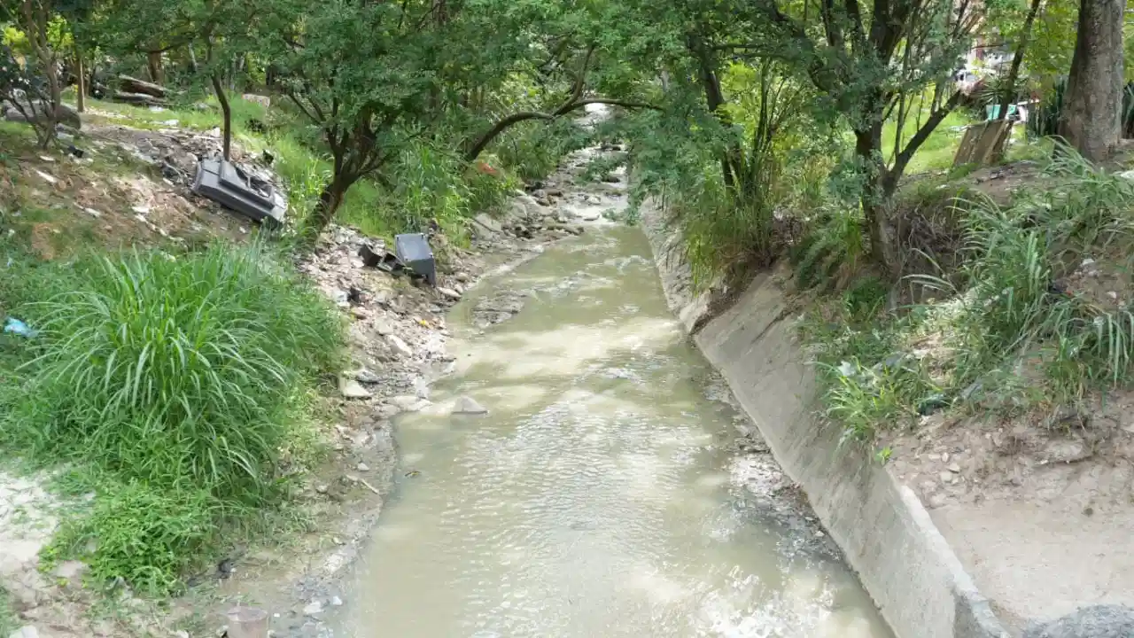 Bello activa plan de emergencia en Valadares por riesgo de inundaciones