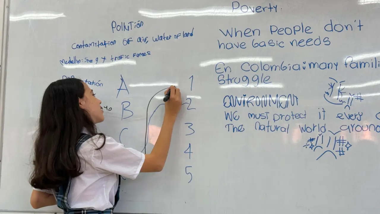 Más de 12 mil estudiantes fortalecen su inglés en Medellín 1 Más de 12 mil estudiantes fortalecen su inglés en Medellín
