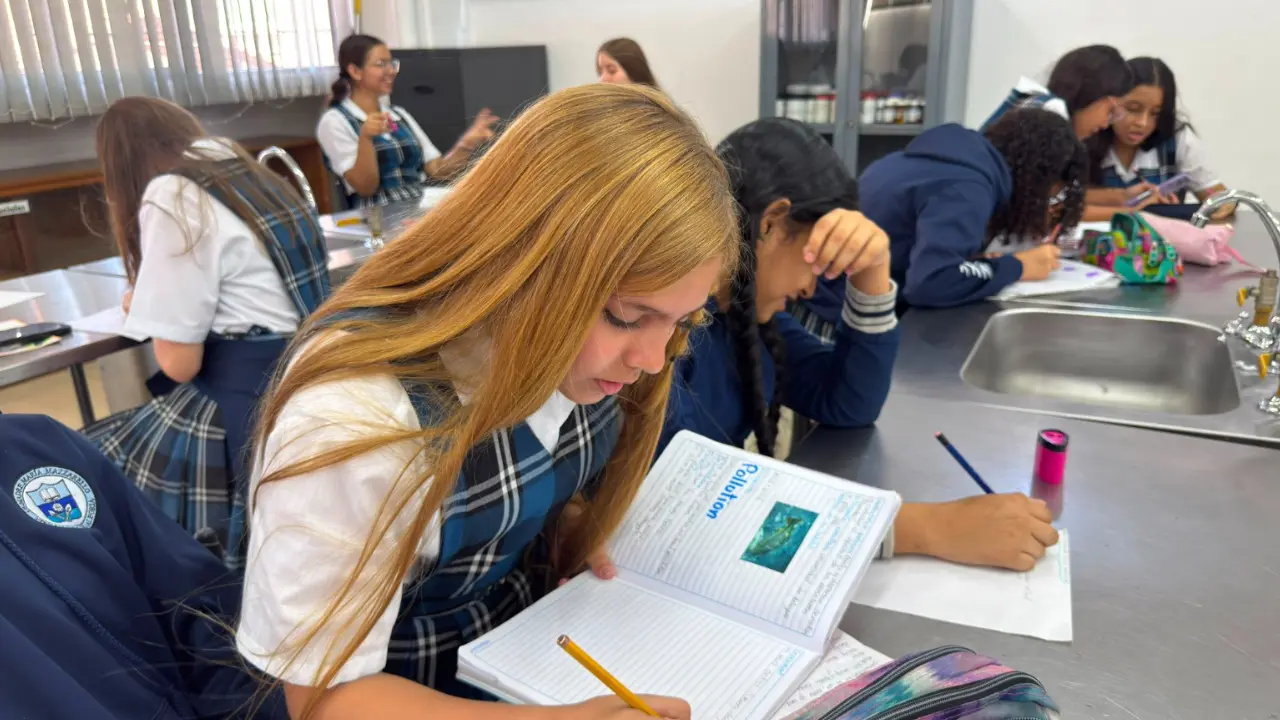 Más de 12 mil estudiantes fortalecen su inglés en Medellín 2 Más de 12 mil estudiantes fortalecen su inglés en Medellín