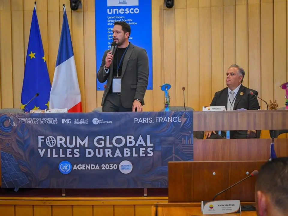 La experiencia de Sonsón llega a París: alcalde Juan Diego Zuluaga comparte modelo de trabajo comunitario en Cumbre Internacional 2 sonson en francia7