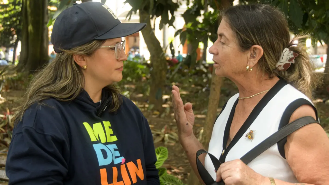 Van casa por casa para que ningún niño abandone el colegio en Medellín 2 Van casa por casa para que ningún niño abandone el colegio en Medellín