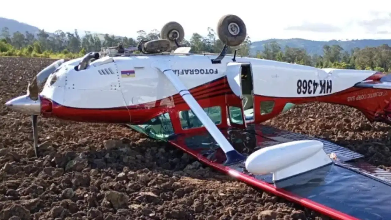 Avión se estrelló en Cundinamarca: dos tripulantes fueron atendidos