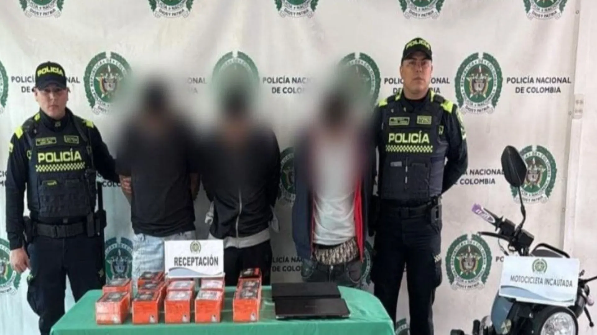 ¡Los encontraron con el botín! Capturan a tres hombres tras robo a una vivienda en Kennedy