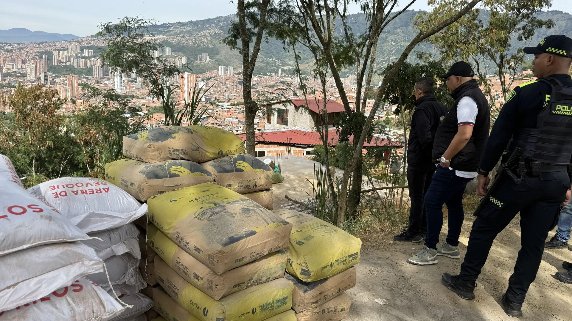 ¡Siguen invadiendo el Cerro Quitasol! Autoridades encontraron 10 construcciones ilegales 3 ¡Siguen invadiendo el Cerro Quitasol! Autoridades encontraron 10 construcciones ilegales