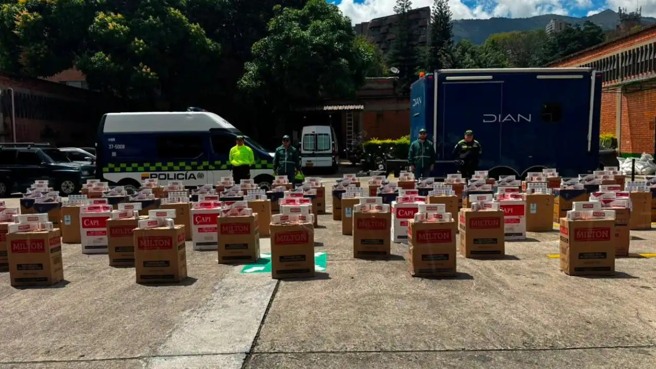 ¡Golpe al contrabando! Incautan millonario cargamento de cigarrillos que iba para Medellín 2 ¡Golpe al contrabando! Incautan millonario cargamento de cigarrillos que iba para Medellín