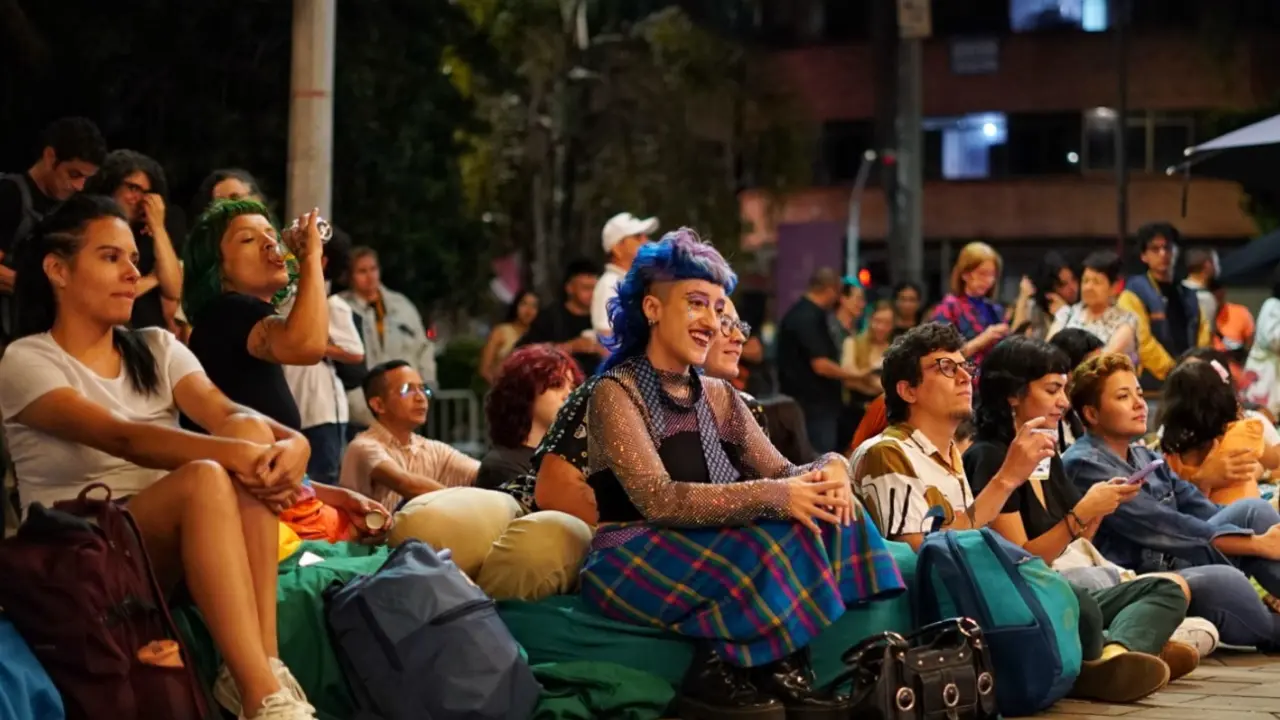 Una noche entre libros: Medellín alista 16 horas continuas para la nueva Parada Juvenil de la Lectura 3 Una noche entre libros: Medellín alista 16 horas continuas para la nueva Parada Juvenil de la Lectura