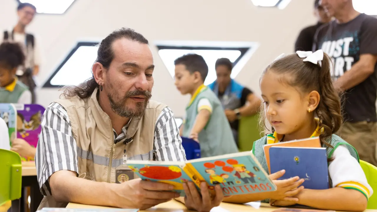 Una noche entre libros: Medellín alista 16 horas continuas para la nueva Parada Juvenil de la Lectura 2 Una noche entre libros: Medellín alista 16 horas continuas para la nueva Parada Juvenil de la Lectura