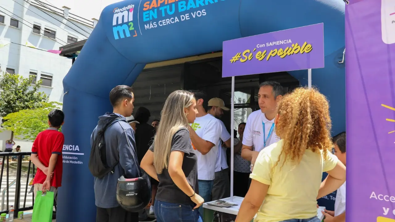 ¡No hay excusa! Sapiencia habilita puntos fijos en comunas de Medellín para orientar sobre 17 mil becas 1 ¡No hay excusa! Sapiencia habilita puntos fijos en comunas de Medellín para orientar sobre 17 mil becas