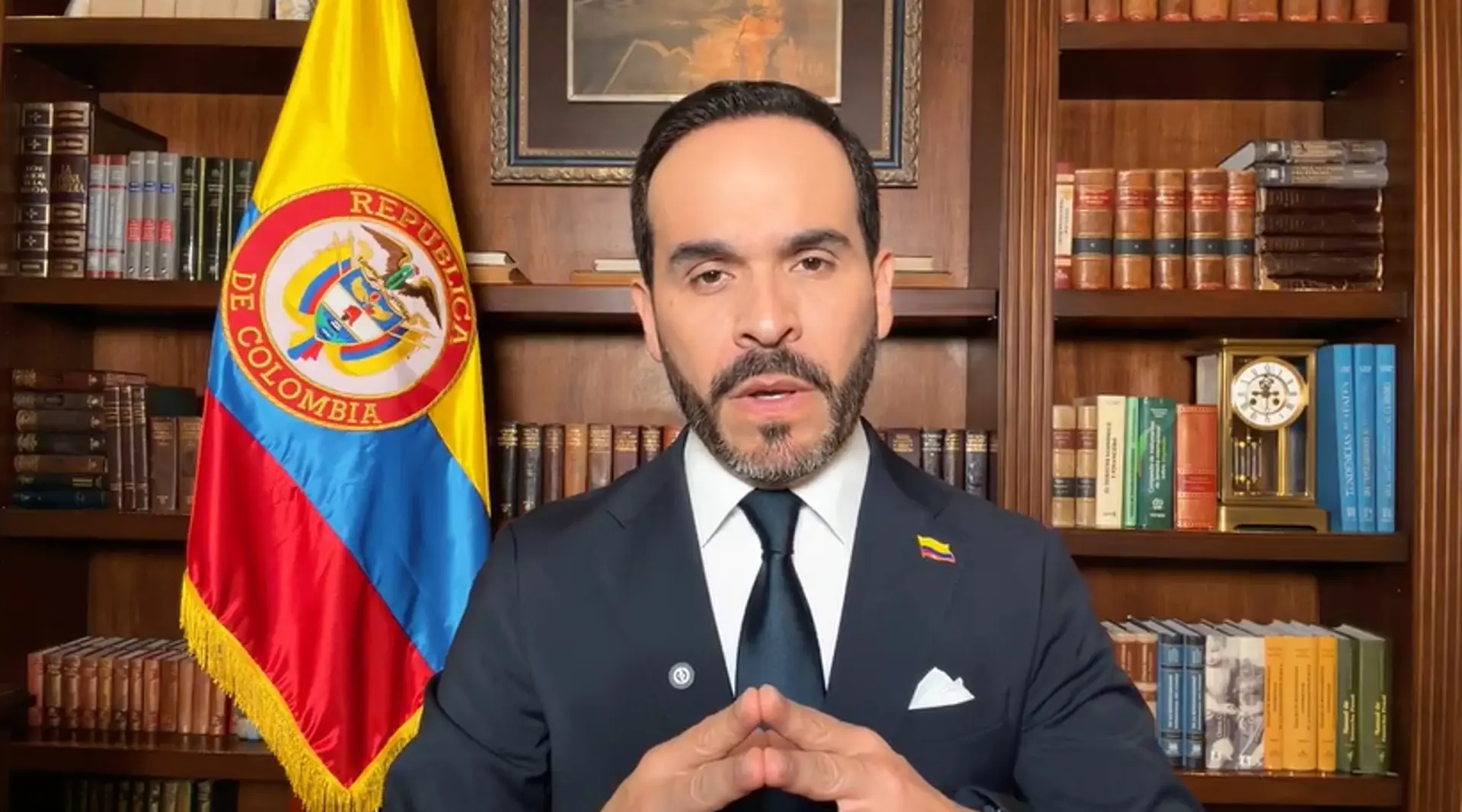 ¡Revolcón diplomático! Abelardo De La Espriella cerrará 14 embajadas y eliminará consulados