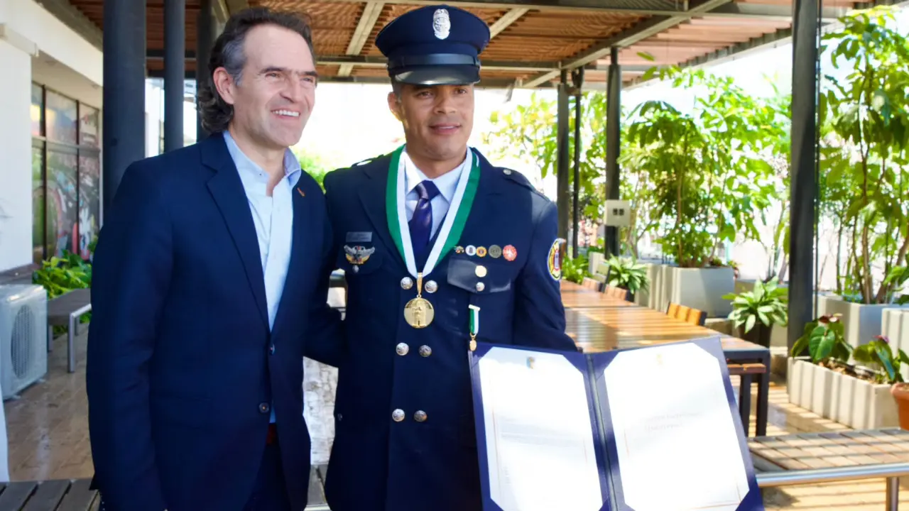 ¡Héroes de Medellín! Bomberos que ayudaron tras los terremotos en Venezuela fueron condecorados 5 ¡Héroes de Medellín! Bomberos que ayudaron tras los terremotos en Venezuela fueron condecorados