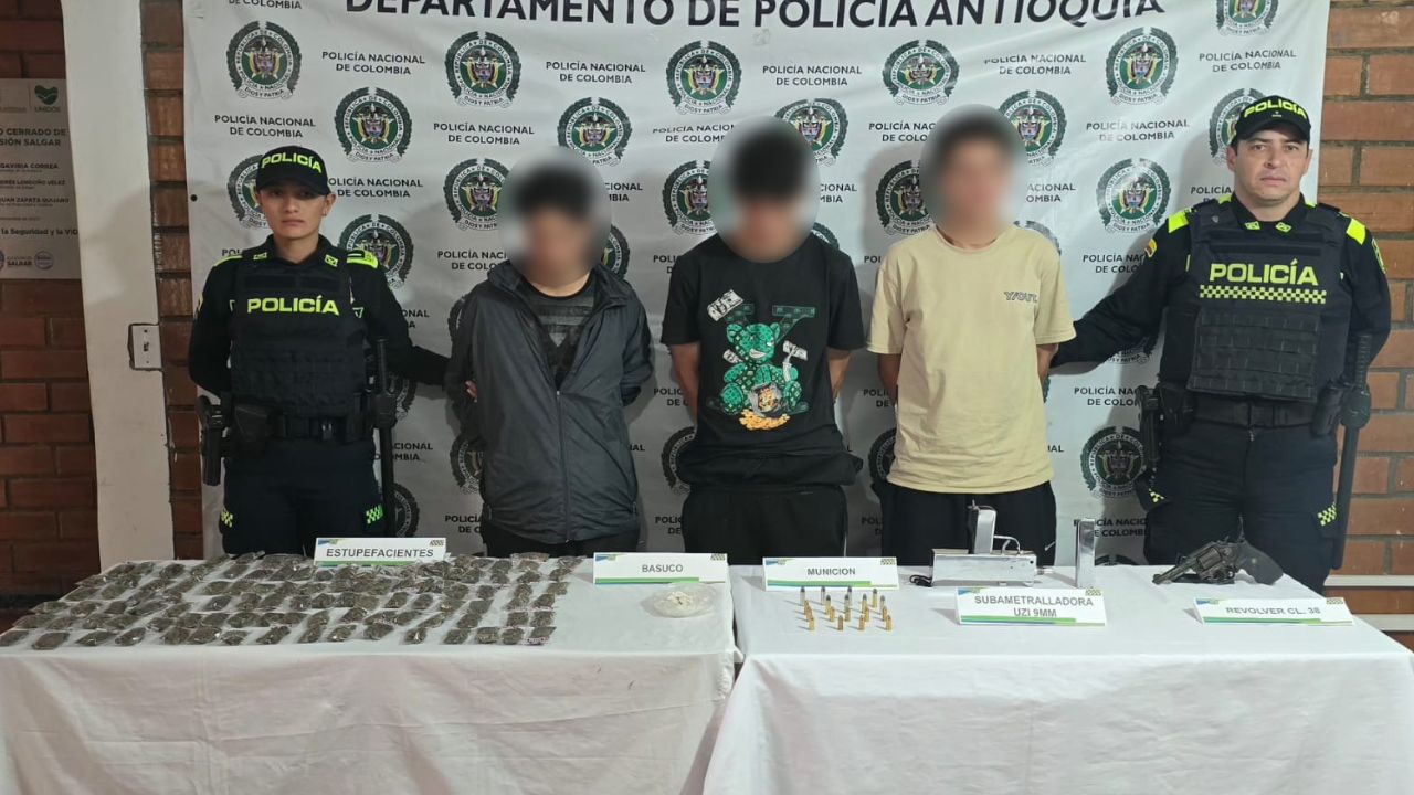 Les cayó la Policía: capturan a tres presuntos integrantes de 'Carne Rancia' en Antioquia
