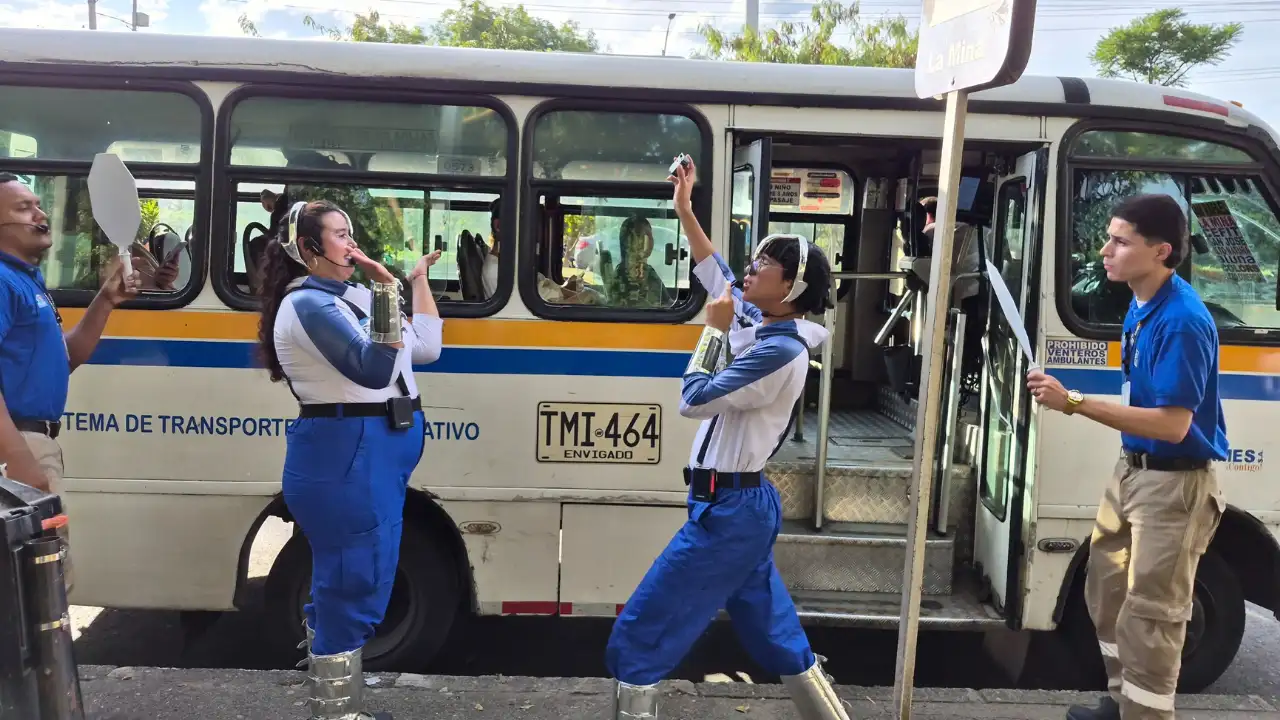 ¡La Cultura Metro se sube a los buses! 39 trabajadores fueron certificados 4 ¡La Cultura Metro se sube a los buses! 39 trabajadores fueron certificados