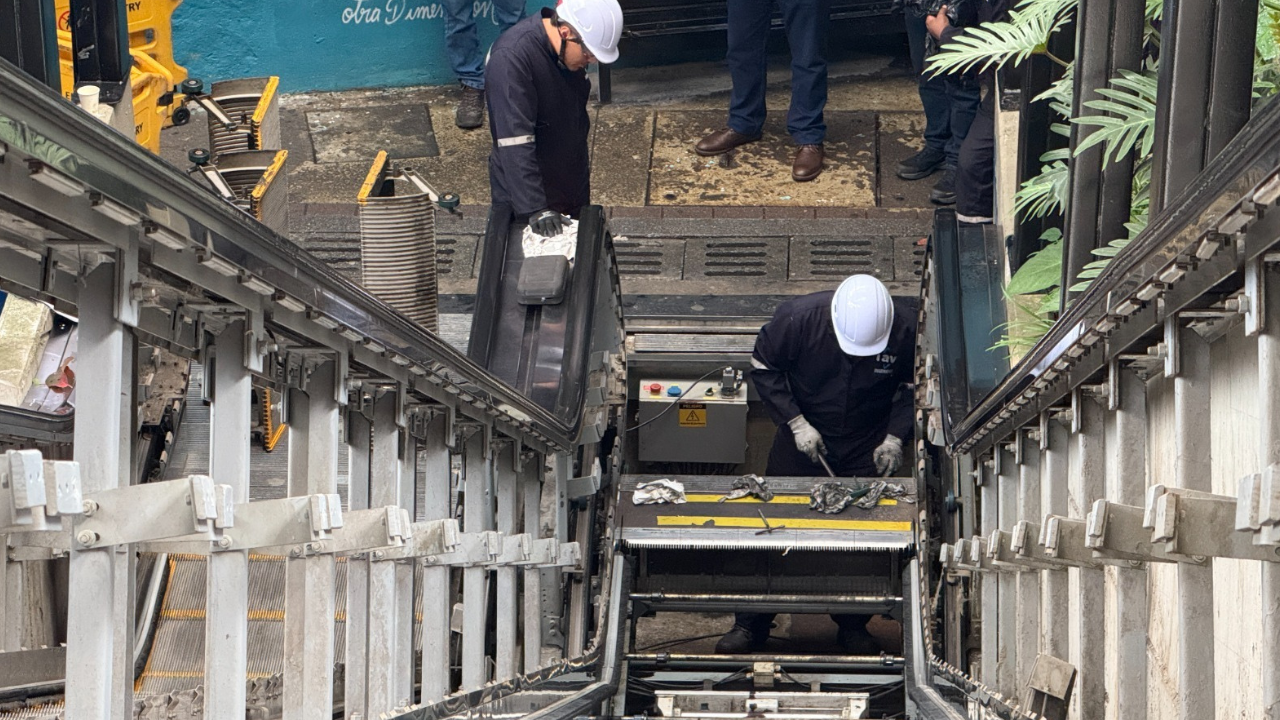 ¡Quedaron como nuevas! Así quedaron las escaleras de la Comuna 13 tras el mantenimiento 2 ¡Quedaron como nuevas! Así quedaron las escaleras de la Comuna 13 tras el mantenimiento