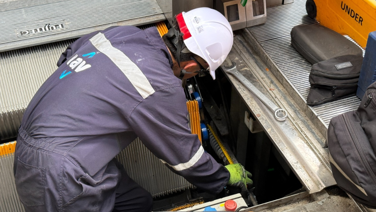 ¡Quedaron como nuevas! Así quedaron las escaleras de la Comuna 13 tras el mantenimiento 1 ¡Quedaron como nuevas! Así quedaron las escaleras de la Comuna 13 tras el mantenimiento