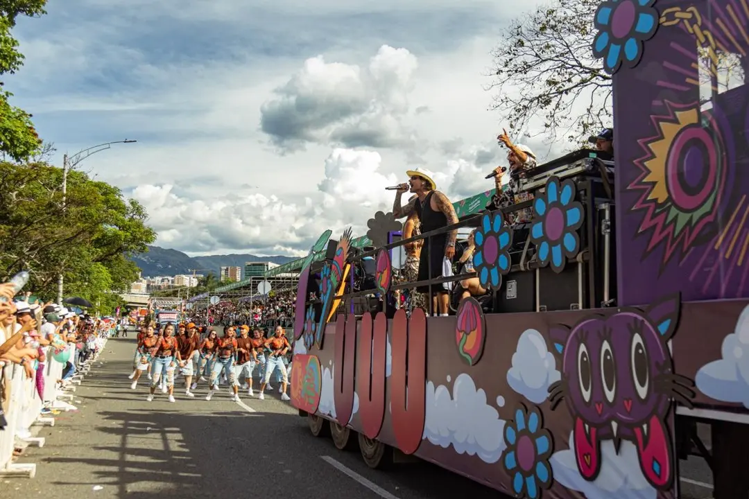 Hay 14 mil pases dobles para asistir a los desfiles de Feria de Flores: acá le contamos cómo inscribirse 7 feria de flores pases7