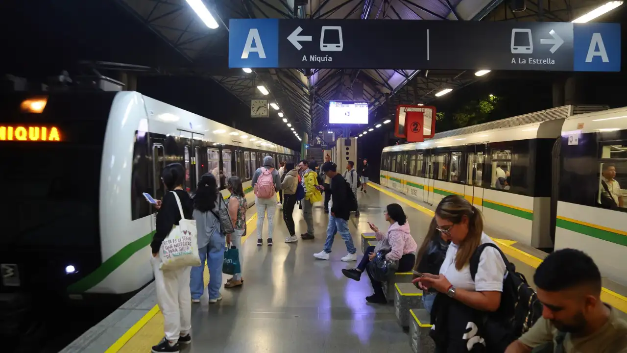 ¡Pilas! El Metro cambia horarios por la Feria de las Flores: habrá servicio hasta medianoche 2 ¡Pilas! El Metro cambia horarios por la Feria de las Flores: habrá servicio hasta medianoche
