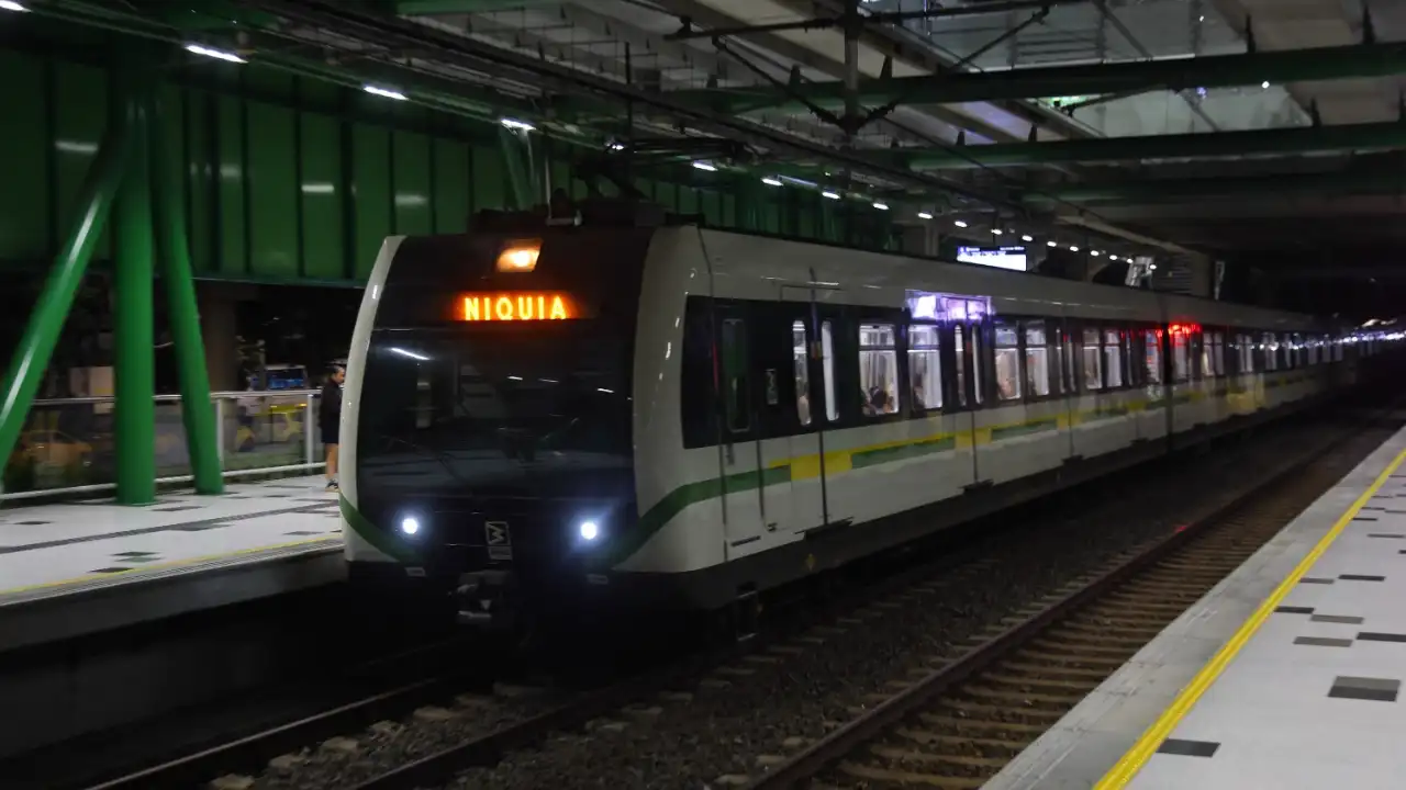¡Pilas! El Metro cambia horarios por la Feria de las Flores: habrá servicio hasta medianoche 1 ¡Pilas! El Metro cambia horarios por la Feria de las Flores: habrá servicio hasta medianoche