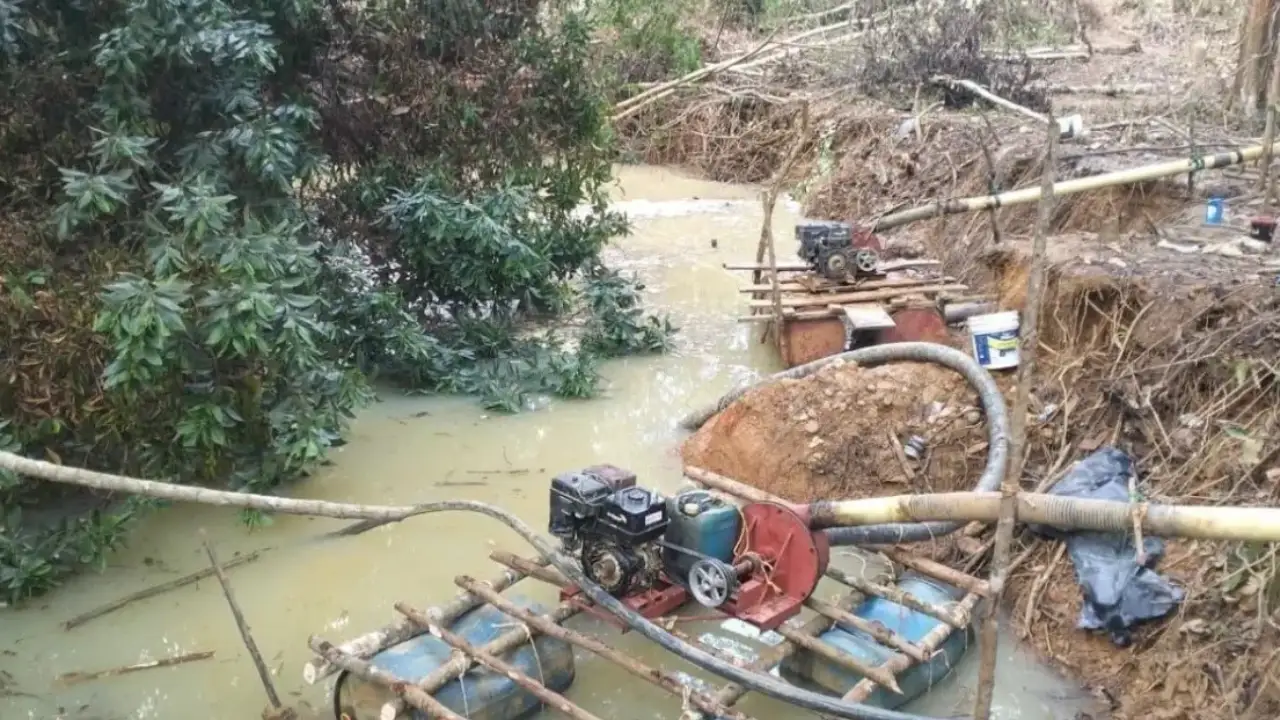 Ejército destruyó maquinaria de minería ilegal de $350 millones en Caucasia
