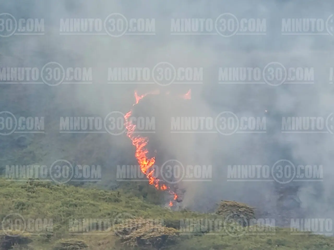 Feroz incendio forestal en Bello cerca al Cerro Quitasol: llamas superan los 4 metros de altura 3 quitasol4
