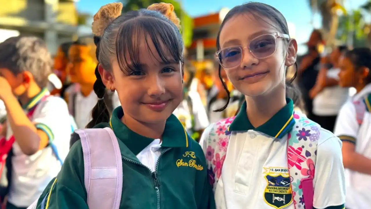 ¡Se acabaron las vacaciones! Más de 270 mil estudiantes vuelven a clases en Medellín con estas ayudas 1 ¡Se acabaron las vacaciones! Más de 270 mil estudiantes vuelven a clases en Medellín con estas ayudas