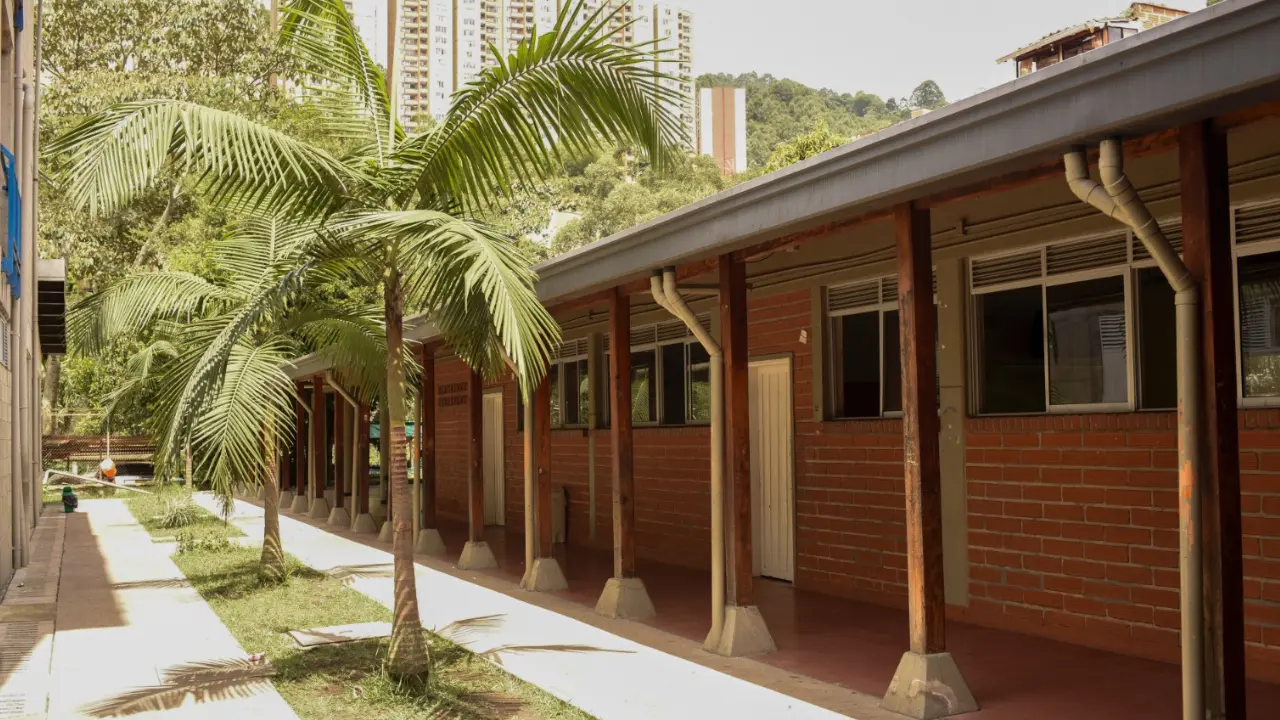 ¡Se viene la remodelación! 69 colegios de Medellín estrenarán espacios renovados 2 ¡Se viene la remodelación! 69 colegios de Medellín estrenarán espacios renovados