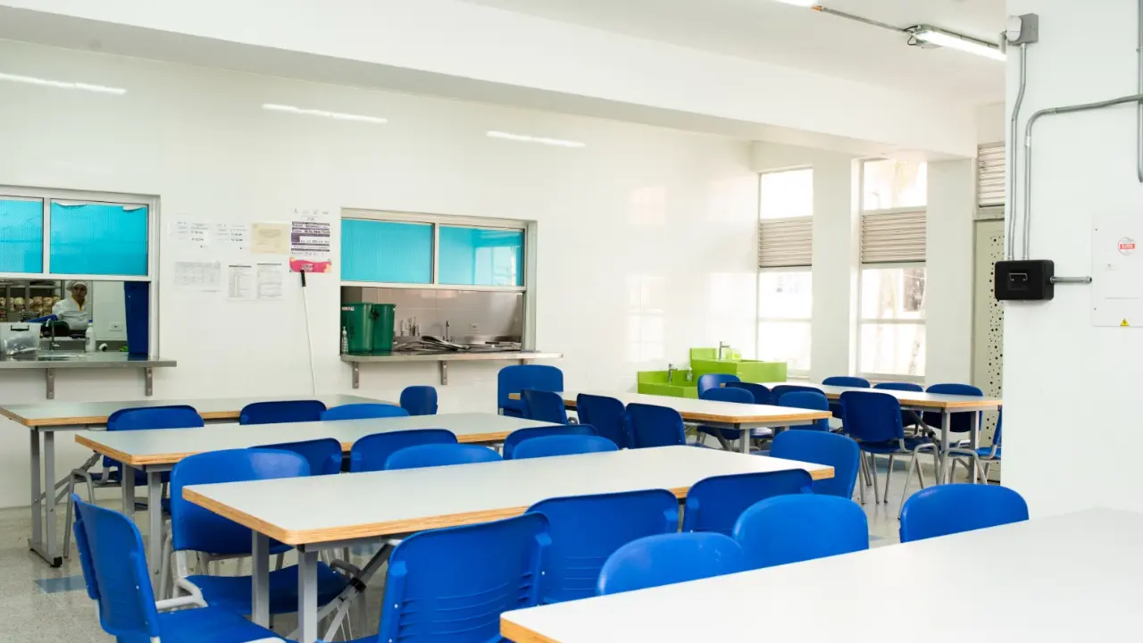 ¡Estrenan nueva cara! Más de 200 restaurantes escolares fueron renovados en Medellín 2 ¡Estrenan nueva cara! Más de 200 restaurantes escolares fueron renovados en Medellín