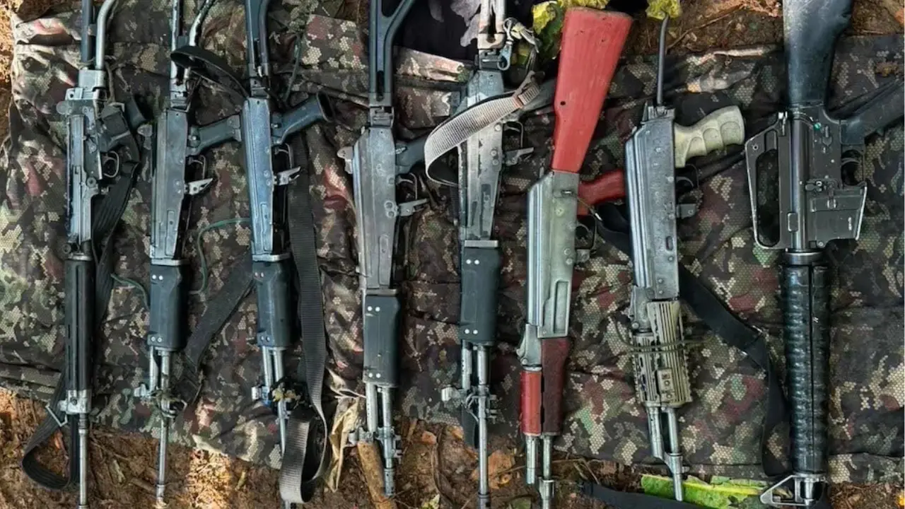 ¡Dejaron los fusiles! Ocho integrantes del Clan del Golfo se entregaron al Ejército en Chocó 2 ¡Dejaron los fusiles! Ocho integrantes del Clan del Golfo se entregaron al Ejército en Chocó