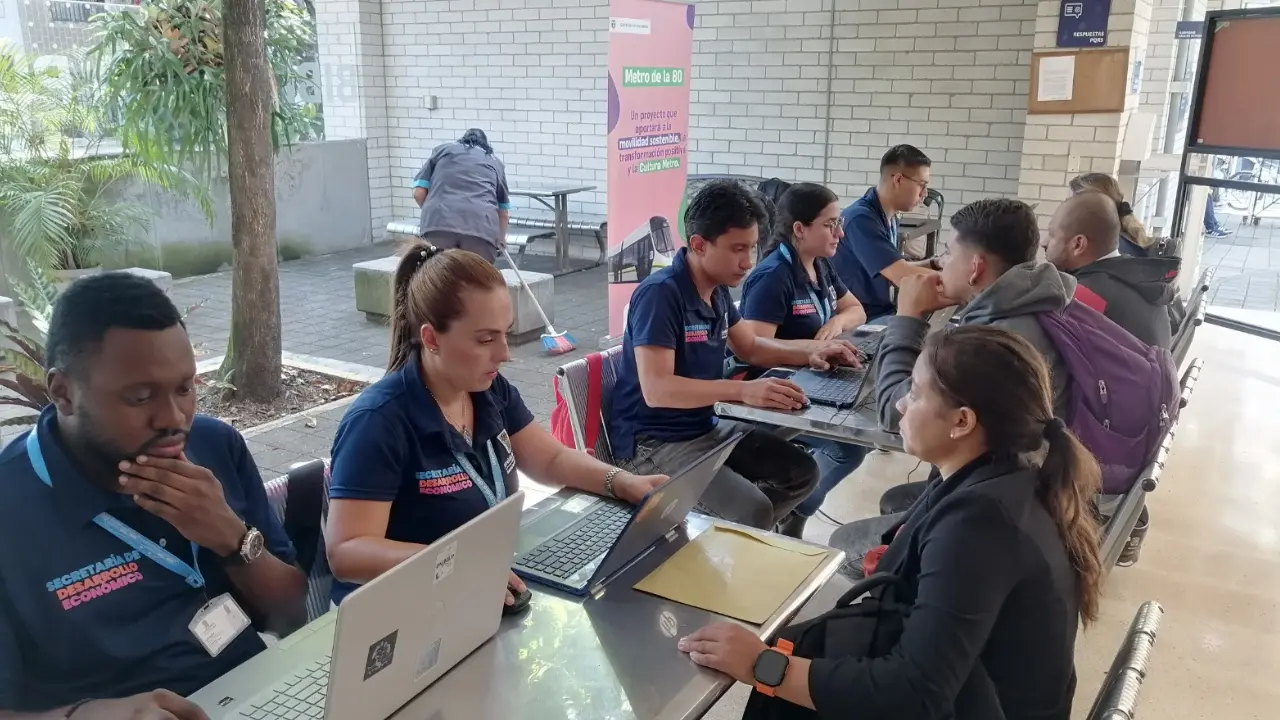 ¡Un sueño que por fin toma forma! 115 familias legalizaron sus viviendas en Medellín 3 ¡Un sueño que por fin toma forma! 115 familias legalizaron sus viviendas en Medellín