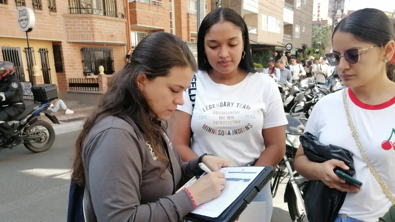 ¡Un sueño que por fin toma forma! 115 familias legalizaron sus viviendas en Medellín 2 ¡Un sueño que por fin toma forma! 115 familias legalizaron sus viviendas en Medellín