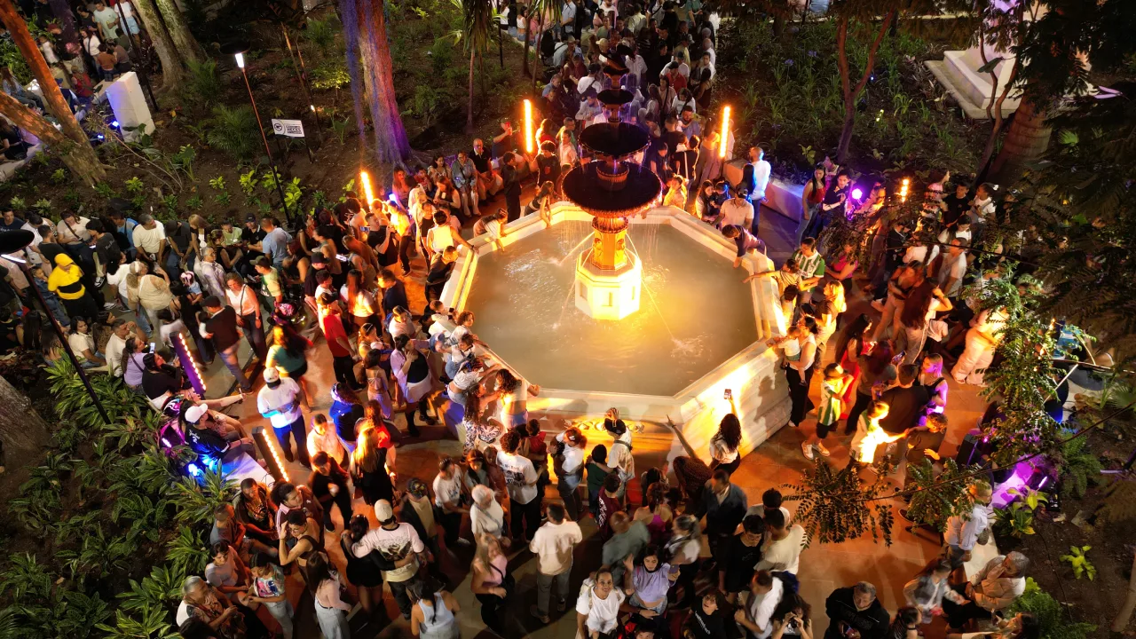 El ‘corazón’ de Copacabana vuelve a latir: entregan la histórica renovación de su Parque Principal tras 40 años 1 3 El corazon de Copacabana vuelve a latir entregan la historica renovacion de su Parque Principal tras 40 anos