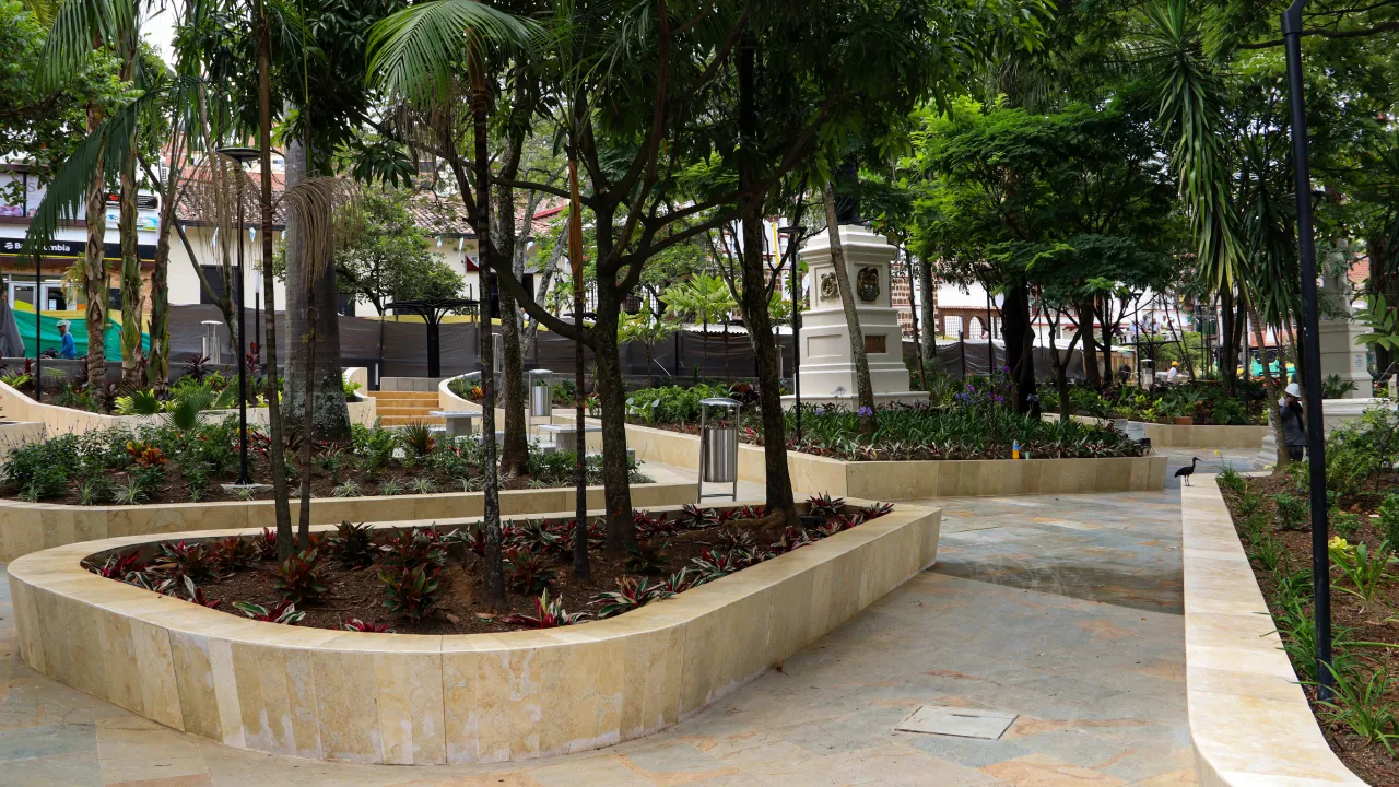 El ‘corazón’ de Copacabana vuelve a latir: entregan la histórica renovación de su Parque Principal tras 40 años 3 4 El corazon de Copacabana vuelve a latir entregan la historica renovacion de su Parque Principal tras 40 anos