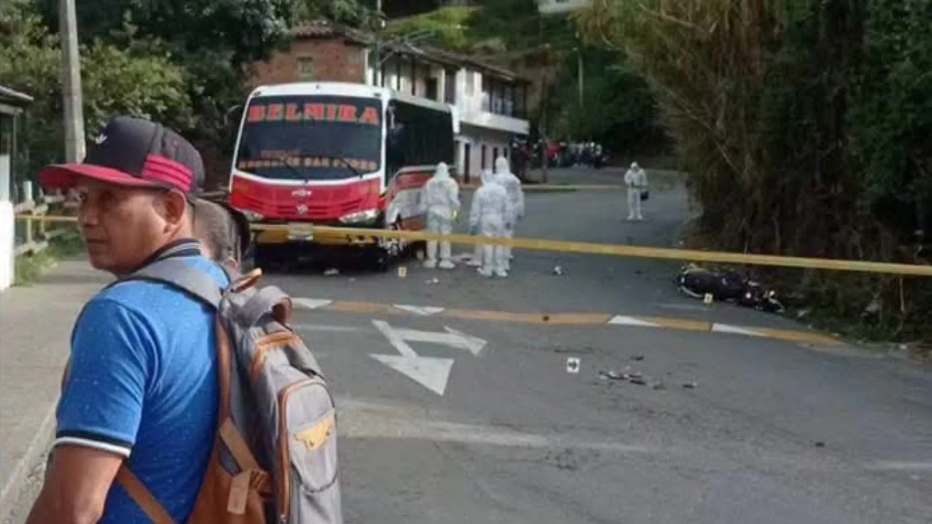 ¡Fuerte accidente en San Cristóbal! Choque entre bus y moto deja una víctima fatal 3 ¡Fuerte accidente en San Cristóbal! Choque entre bus y moto deja una víctima fatal